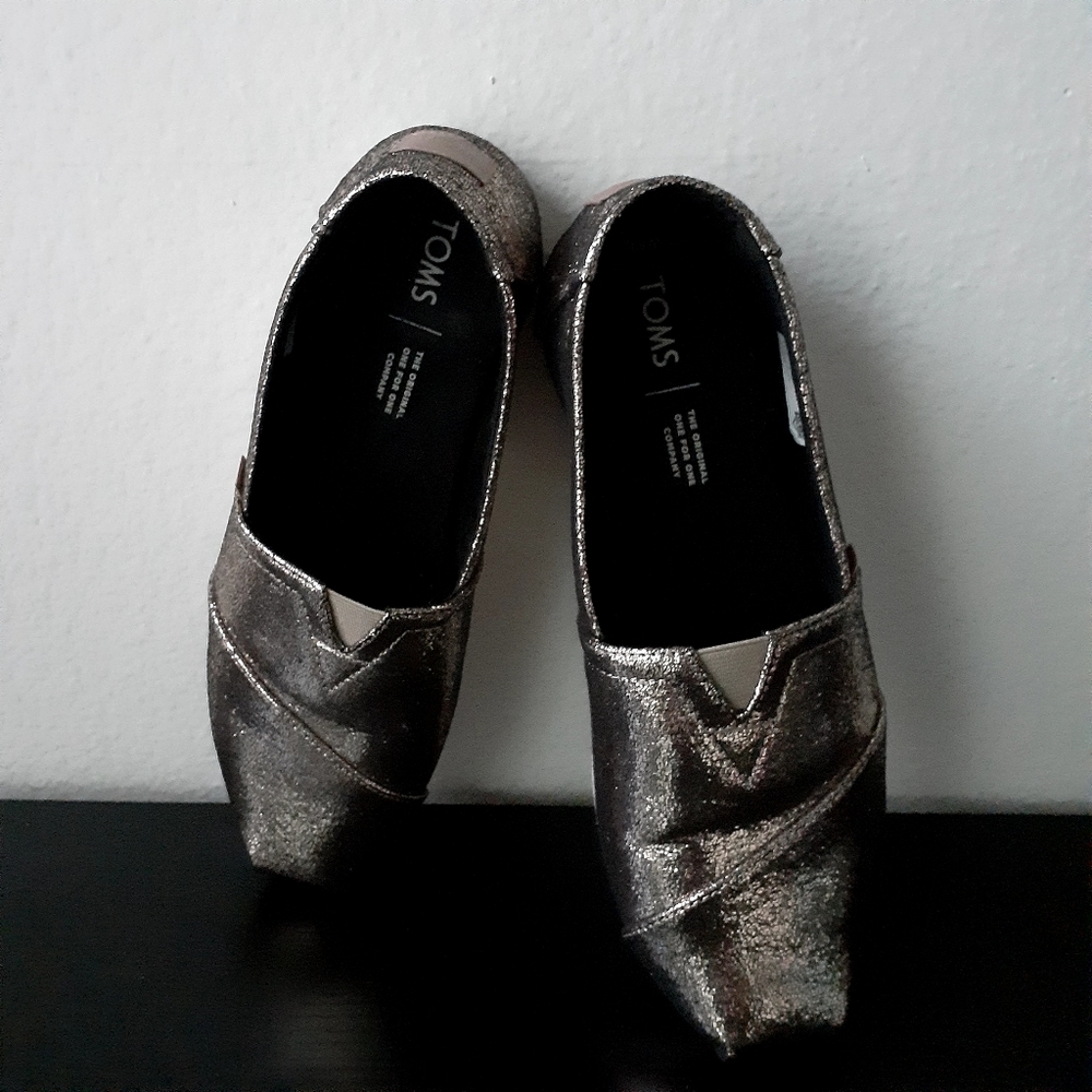 TOMS Gold Metallic Slip on Shoes Size 9